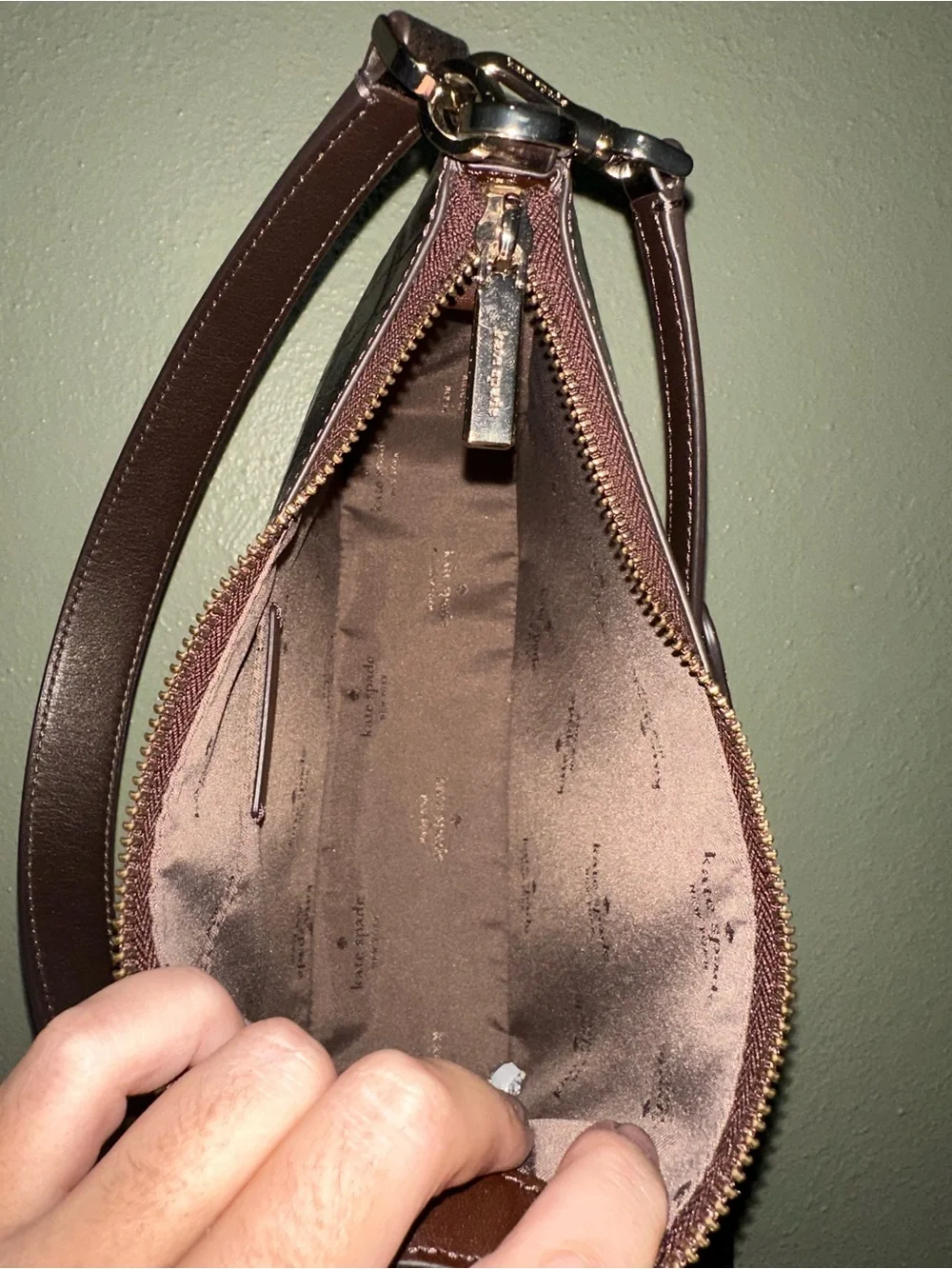 Stylish Croc-Embossed Shoulder Bag in Dark Brown